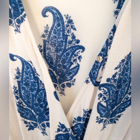 Small bell sleeve blue and white romper - Picture 4 of 4